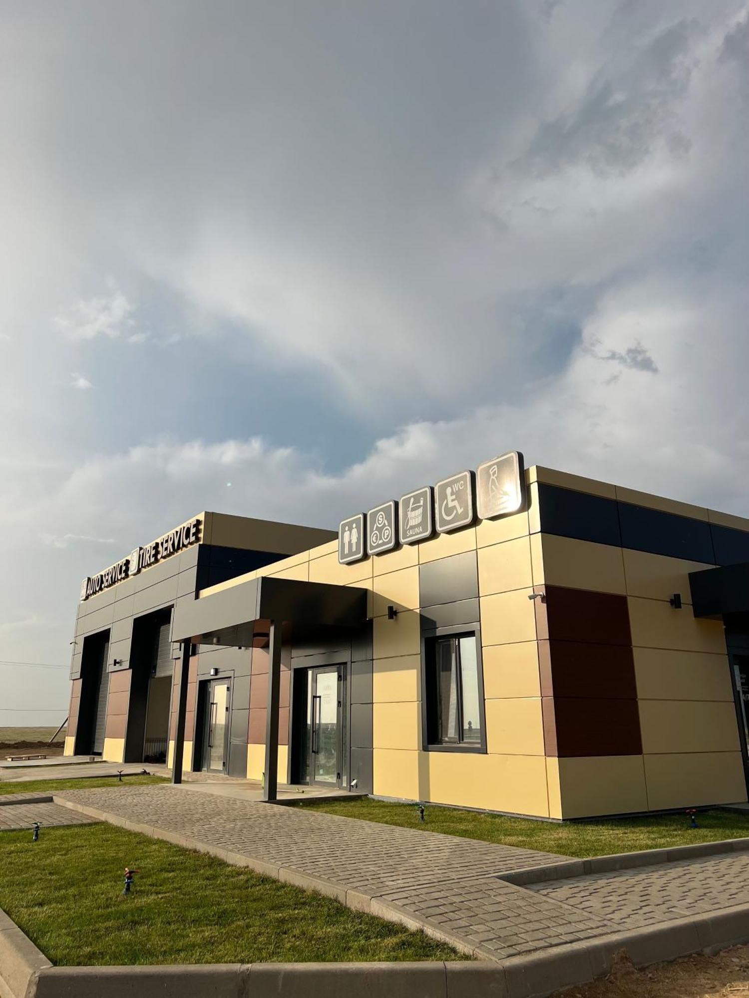 Alan Tir Parking Motel Zhympity Buitenkant foto